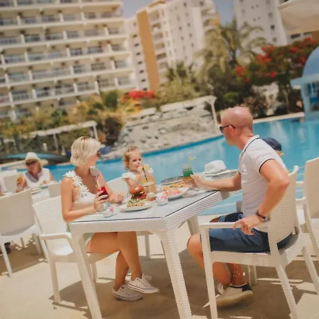 Andreanius Caesar & With Niche, Stunning Balcony View