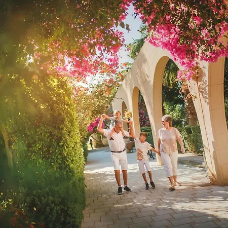 Andreanius Caesar & With Niche, Stunning Balcony View