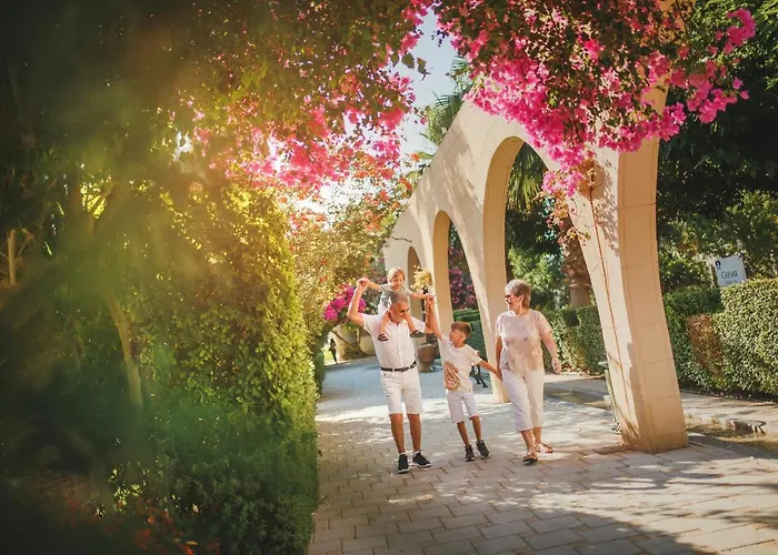 Andreanius Caesar & With Niche, Stunning Balcony View